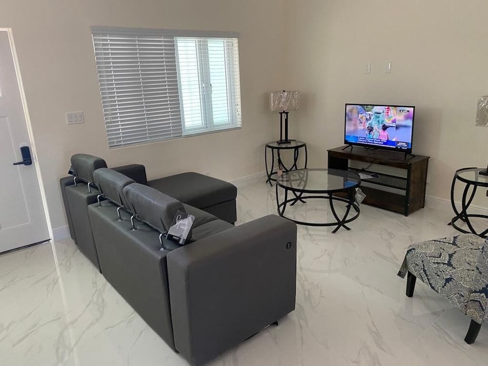 Ellies Place Family Duplex 5