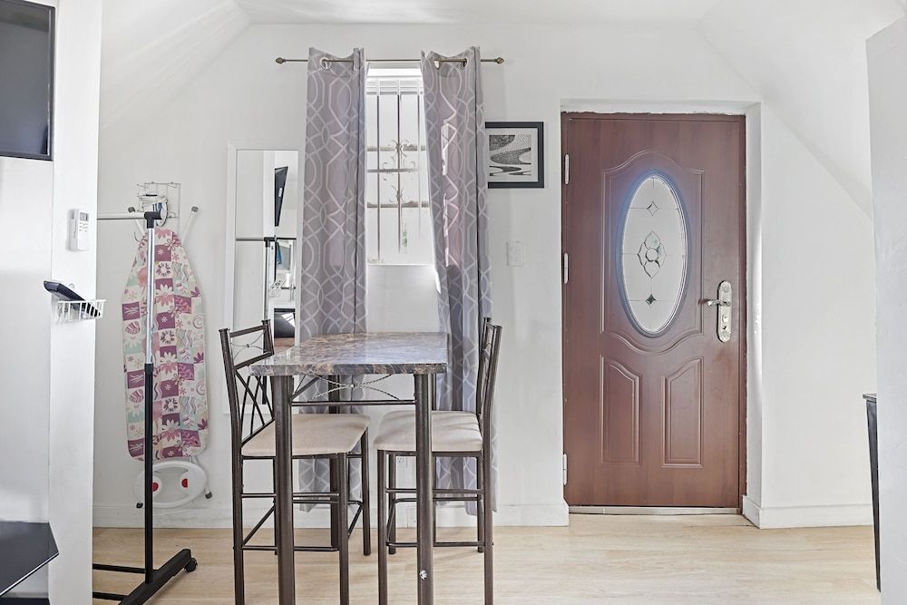 Cocoplum Rest N Hideaway 1 Comfort Studio Suite, 1 King Bed, Non Smoking, Pool View 5