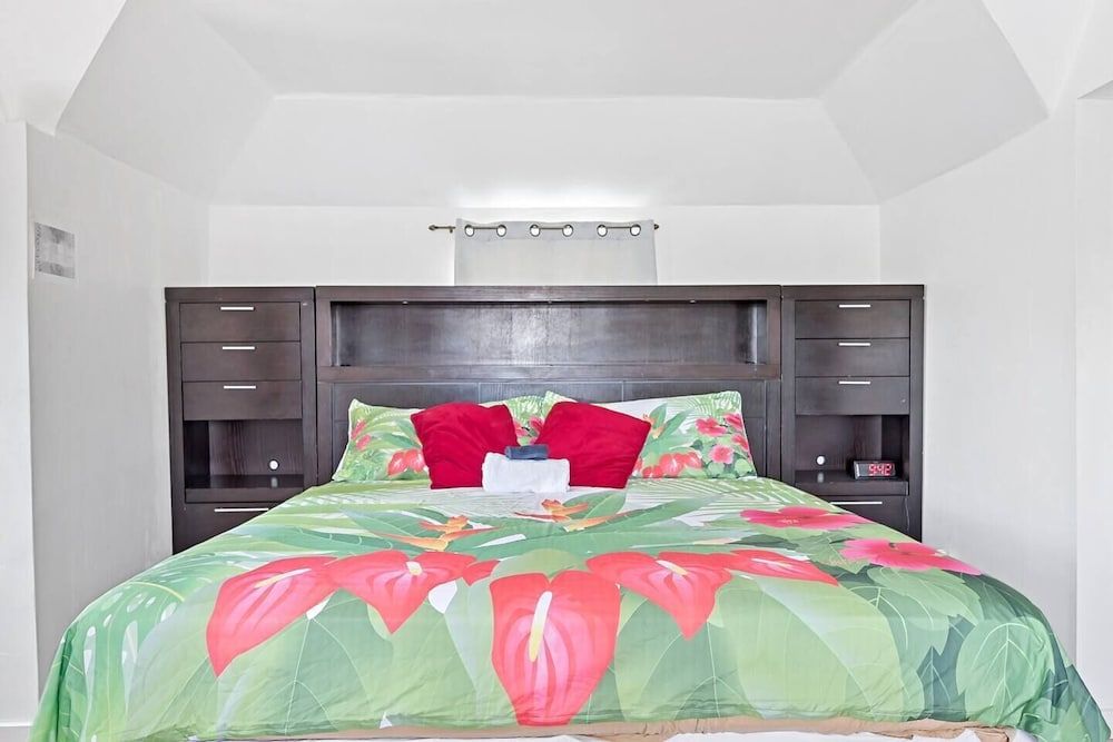 Cocoplum Rest N Hideaway 1 Comfort Studio Suite, 1 King Bed, Non Smoking, Pool View 4