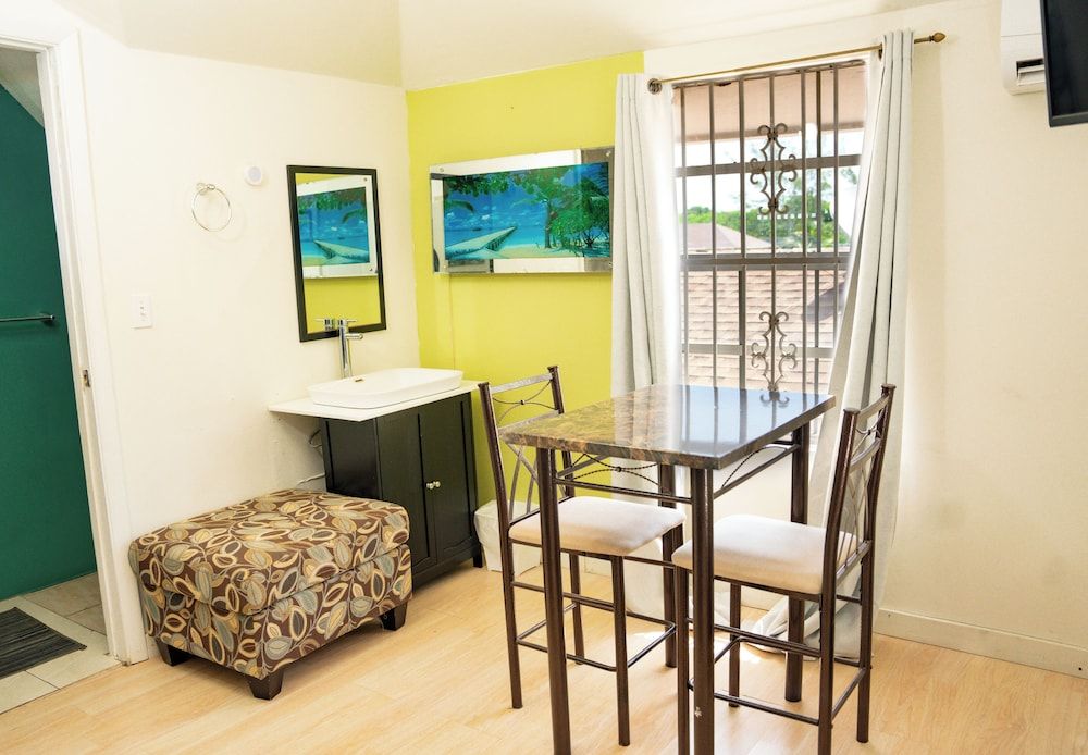 Cocoplum Rest N Hideaway 1 Comfort Studio Suite, 1 King Bed, Non Smoking, Pool View 6