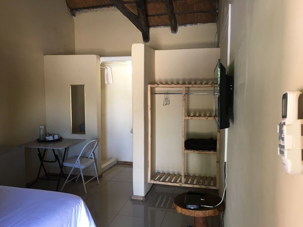 Athoma Guest House Standard Double Room, Garden View 5