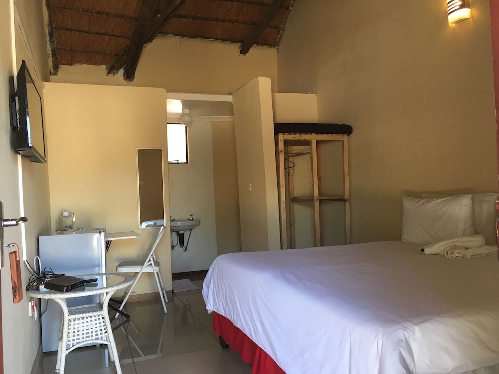 Athoma Guest House Standard Double Room, Garden View 3