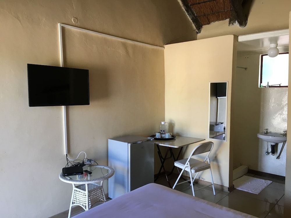 Athoma Guest House Standard Twin Room 3