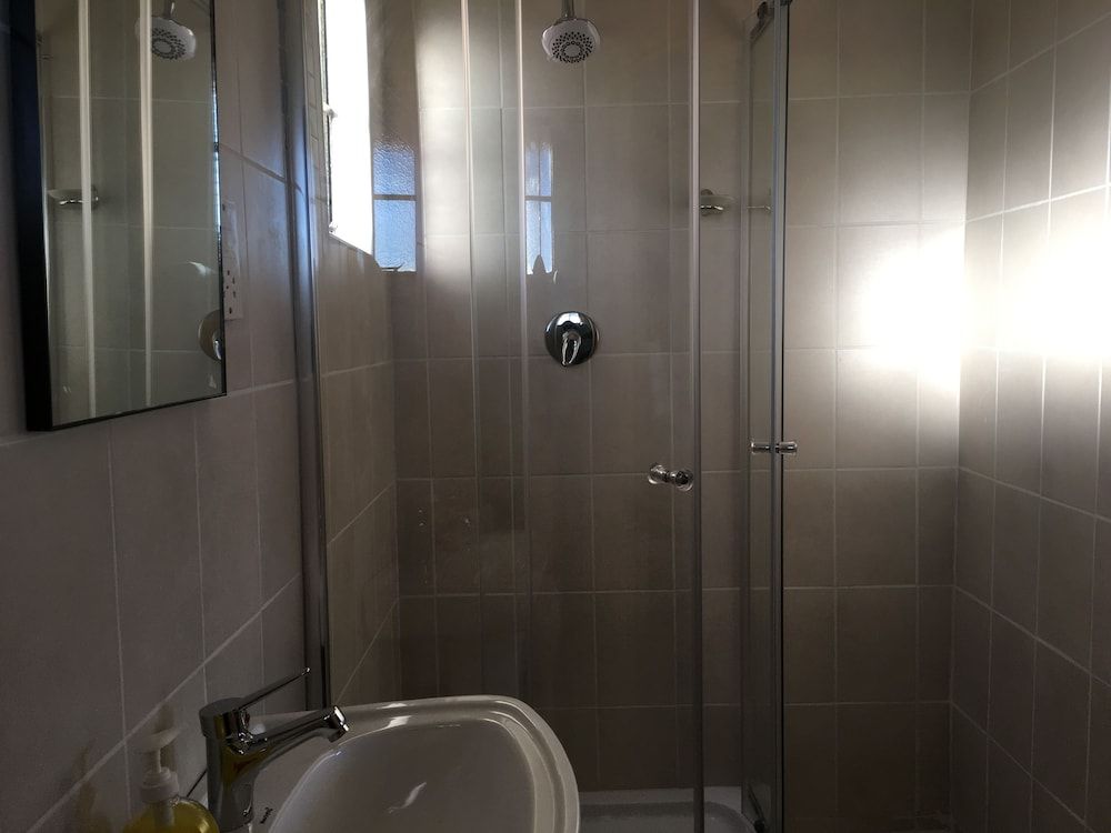 Beautiful Gates Guest House Standard Double Room, 1 Queen Bed 7