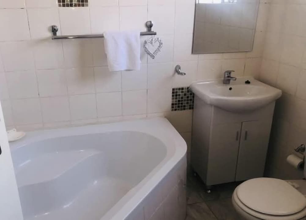 Rest Shade Bed And Breakfast Family Room 2