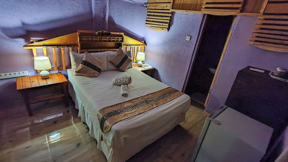 Elephant Trail Guesthouse and Backpackers Traditional Double Room, 1 Double Bed, Non Smoking, Ensuite 3