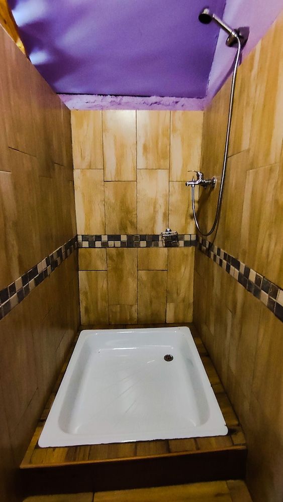 Elephant Trail Guesthouse and Backpackers Traditional Double Room, 1 Double Bed, Non Smoking, Ensuite 5