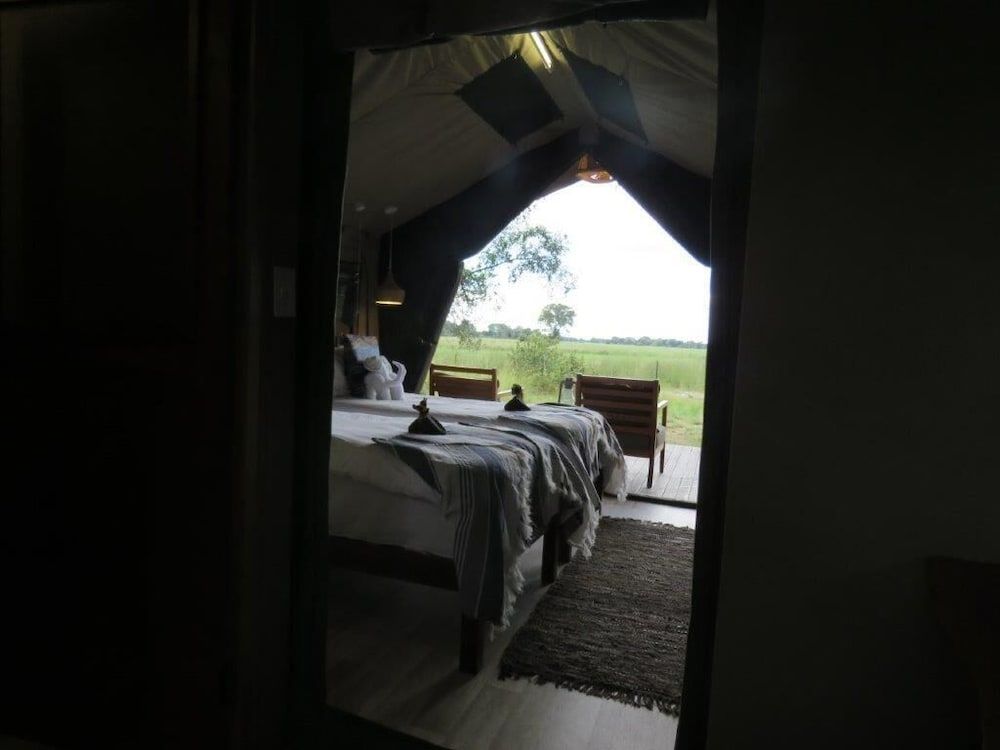 Jumbo Junction Comfort Tent 2