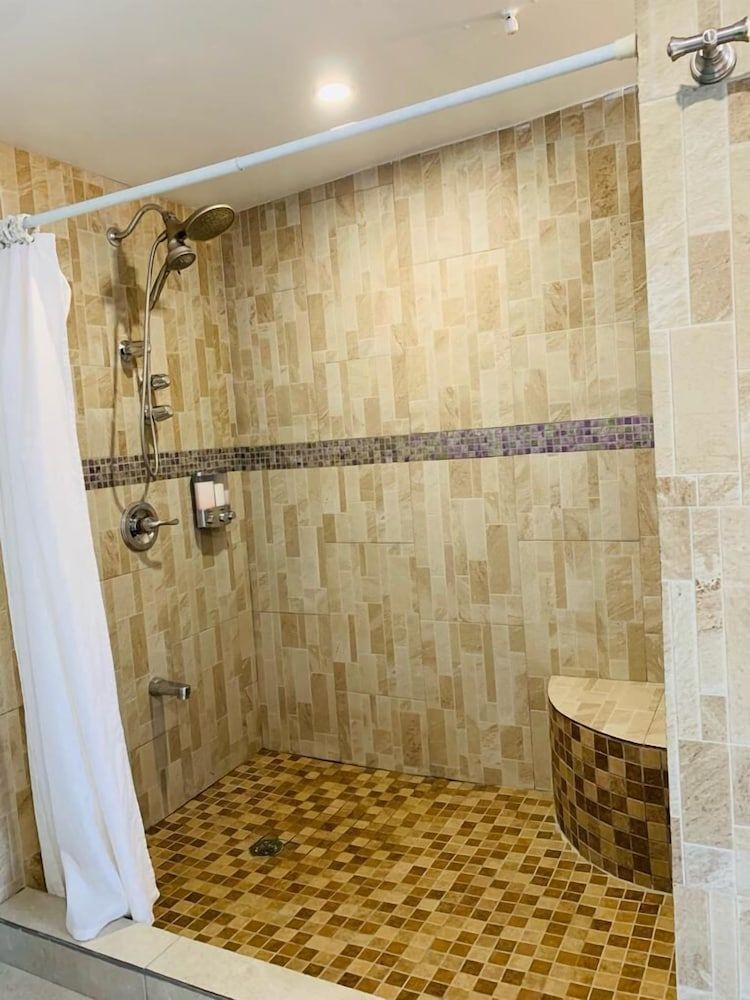 The Ansen Place Pool Club Studio 4