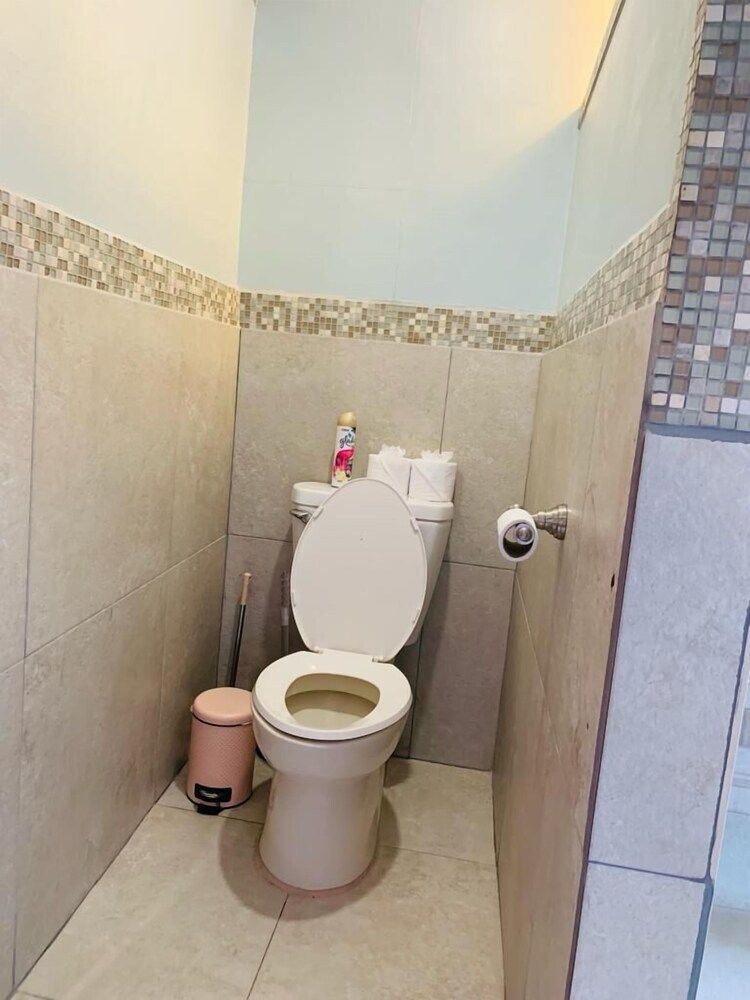 The Ansen Place Pool Club Studio 5