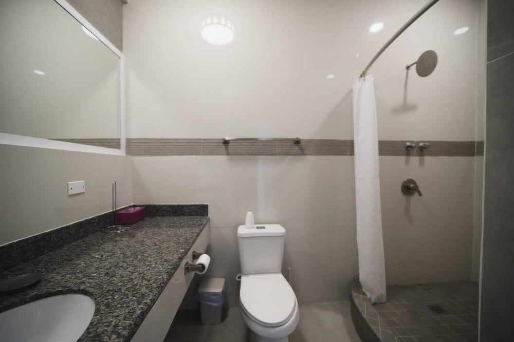 The Ansen Place Lovely Penthouse in the Garden City 6