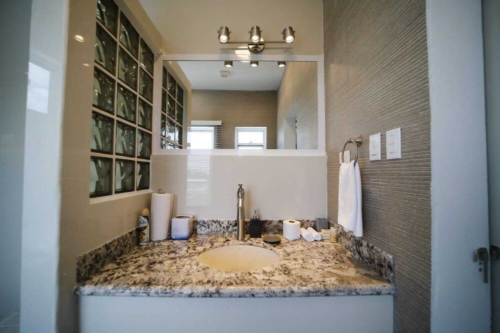 The Ansen Place Lovely Penthouse in the Garden City 7