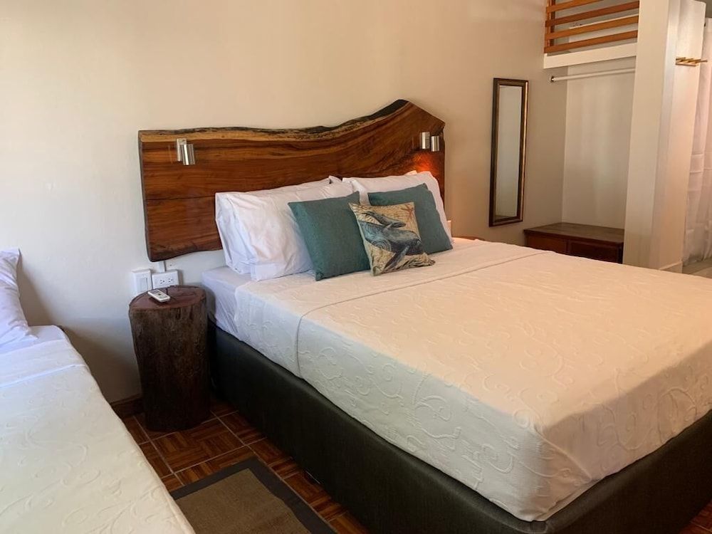 Comfort Room, 1 Queen Bed, Ocean View