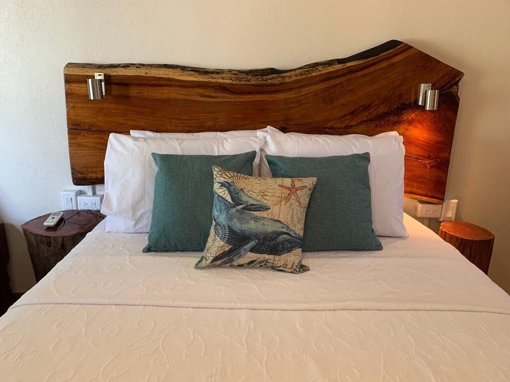 Comfort Room, 1 Queen Bed, Ocean View