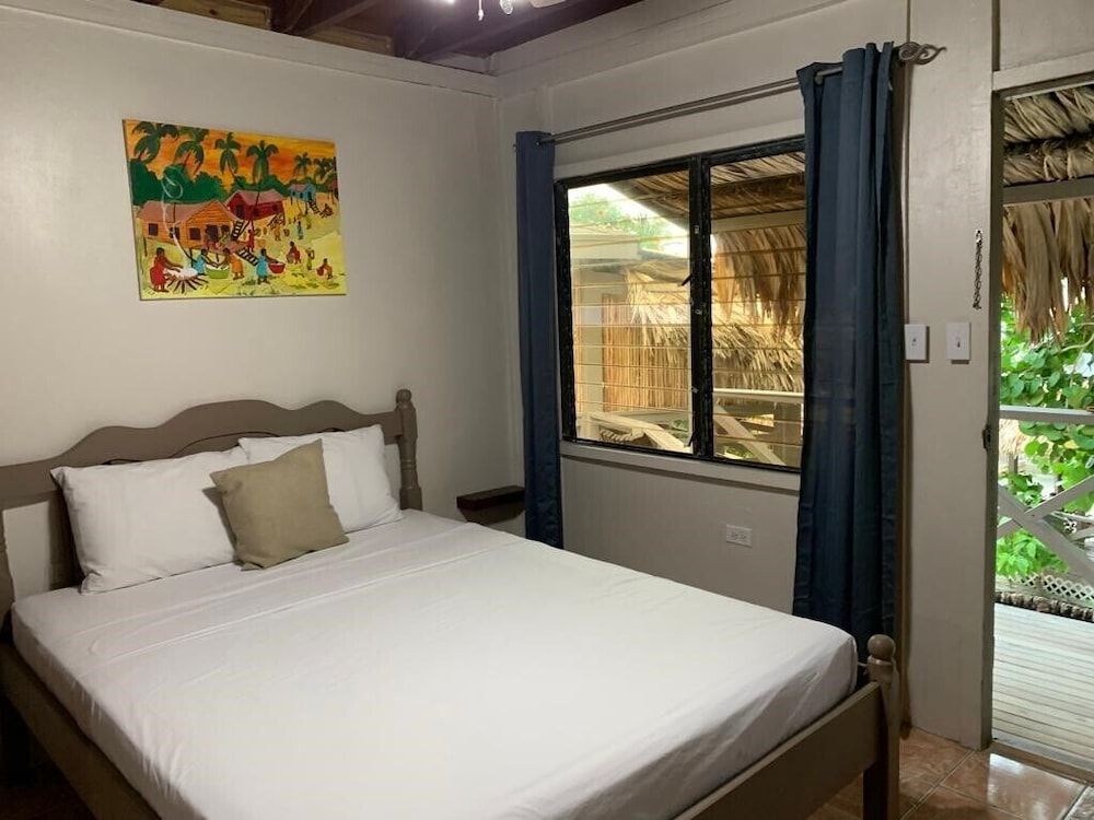Basic Room, 1 Queen Bed, Refrigerator, Partial Sea View