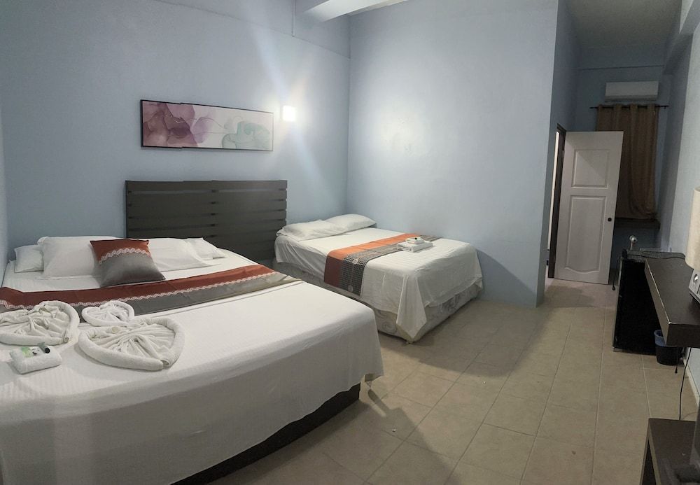 sky Inn Deluxe Double Room 3