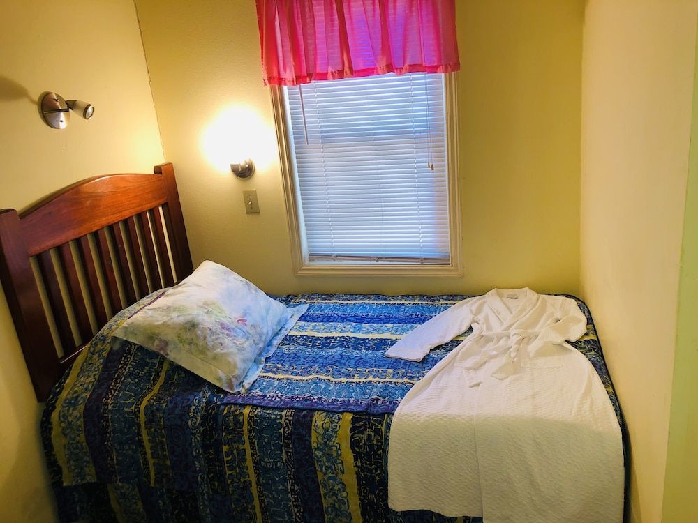 Coral Cove Inn Deluxe Villa, Non Smoking, Ocean View 3