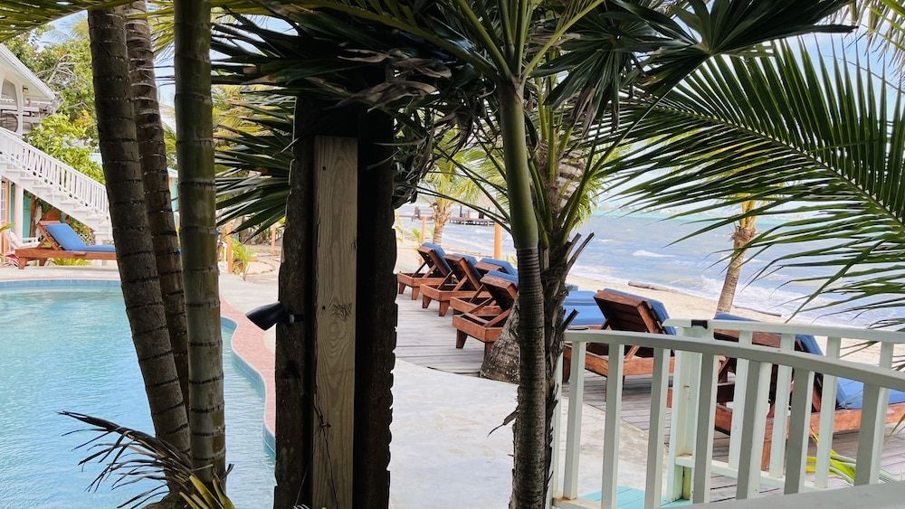 Coral Cove Inn Deluxe Villa, Non Smoking, Ocean View 4