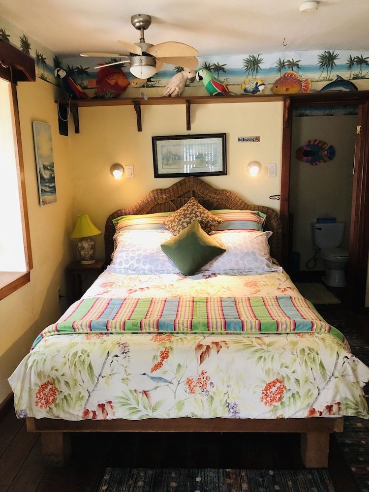 Coral Cove Inn Romantic Single Room 2