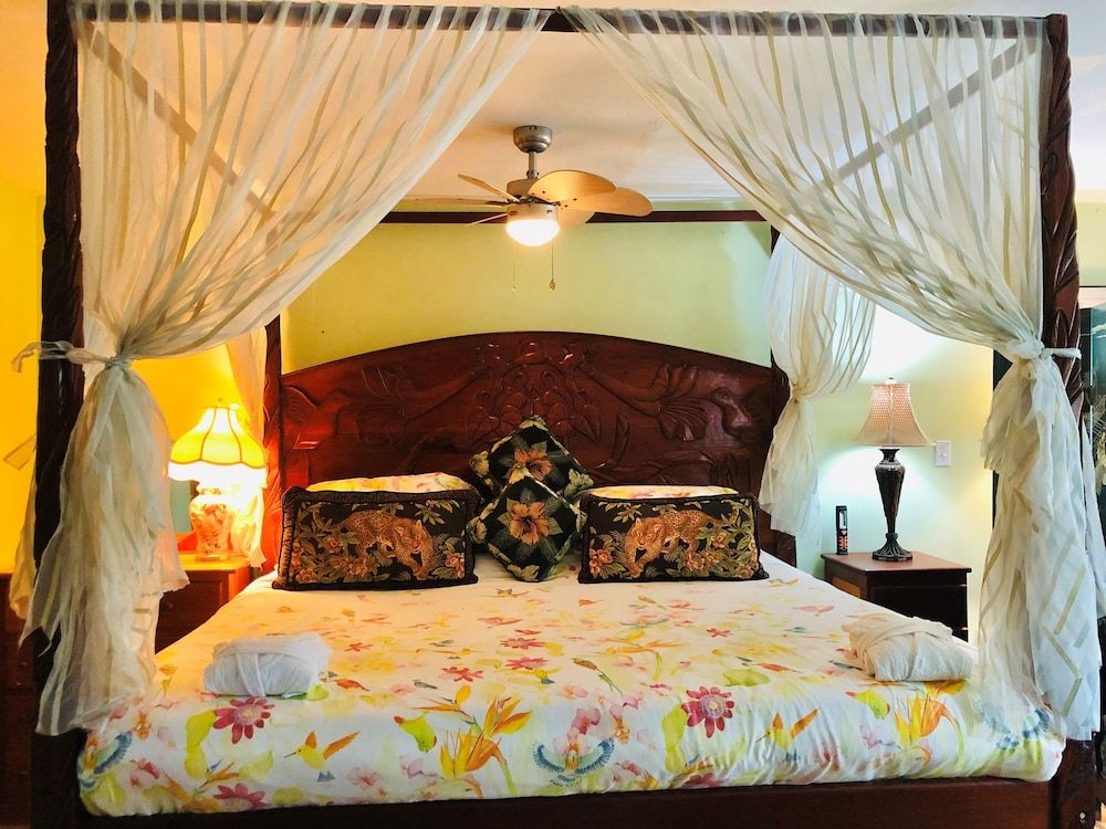 Coral Cove Inn Grand Suite