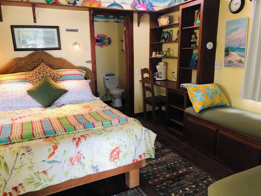 Coral Cove Inn Romantic Single Room 3