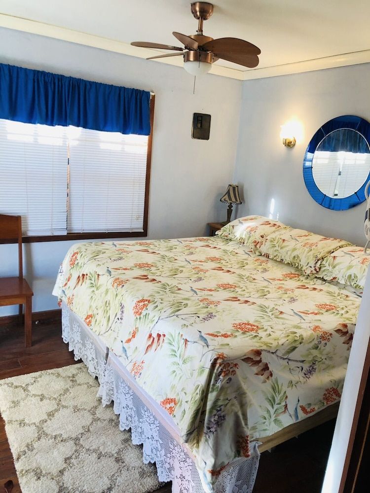 Coral Cove Inn Romantic Single Room