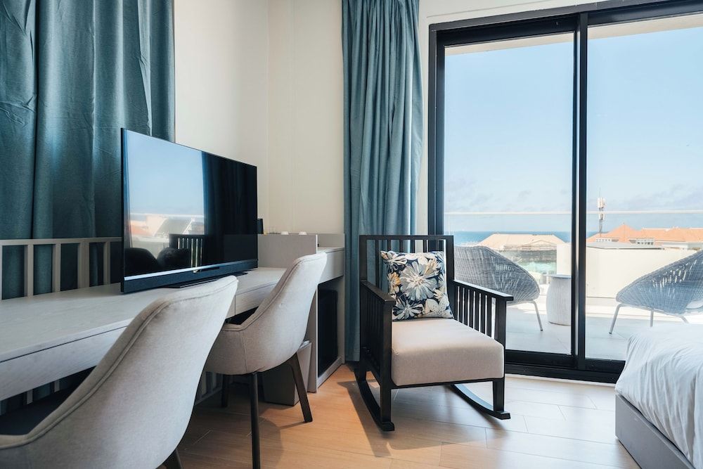 Elements Hotel & Shops Executive Studio Suite, 1 King Bed with Sofa bed, Balcony, Ocean View 15