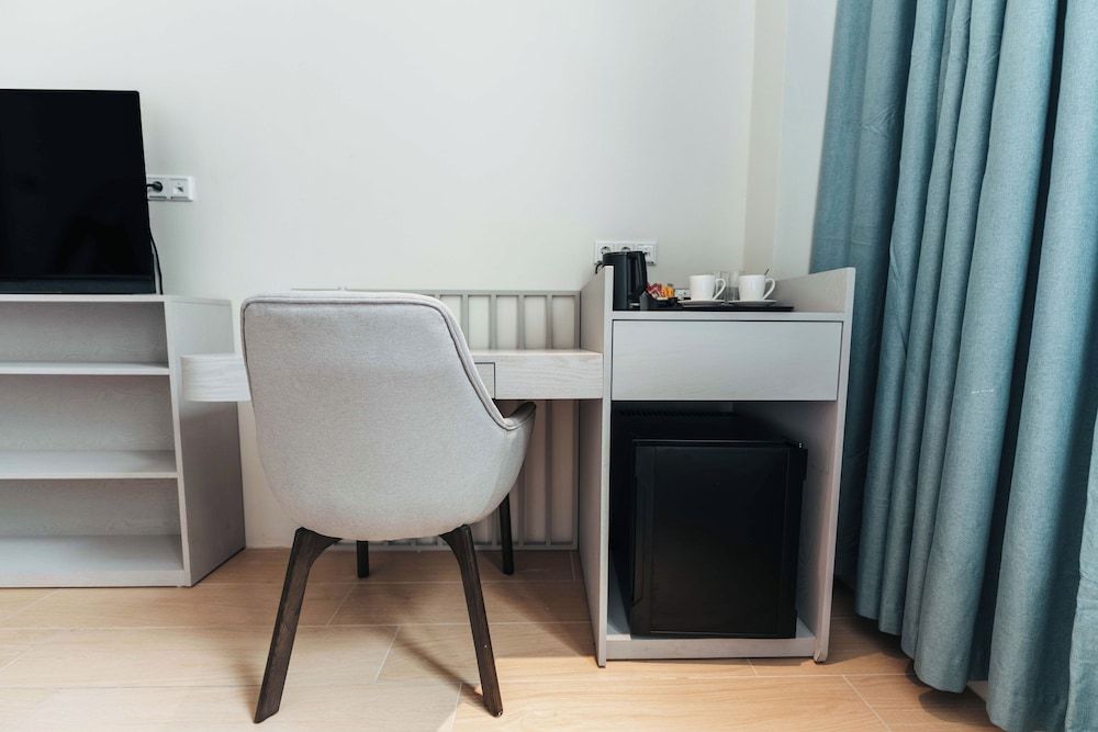 Elements Hotel & Shops Premier Room, 1 King Bed, Courtyard View 16