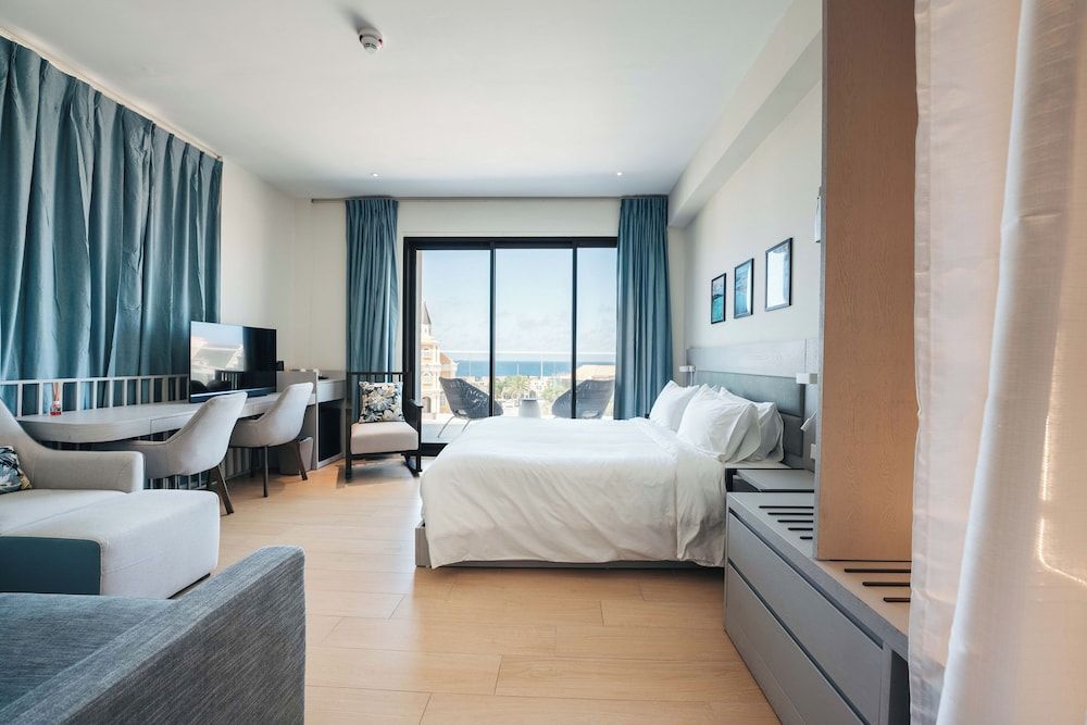 Elements Hotel & Shops Executive Studio Suite, 1 King Bed with Sofa bed, Balcony, Ocean View 6