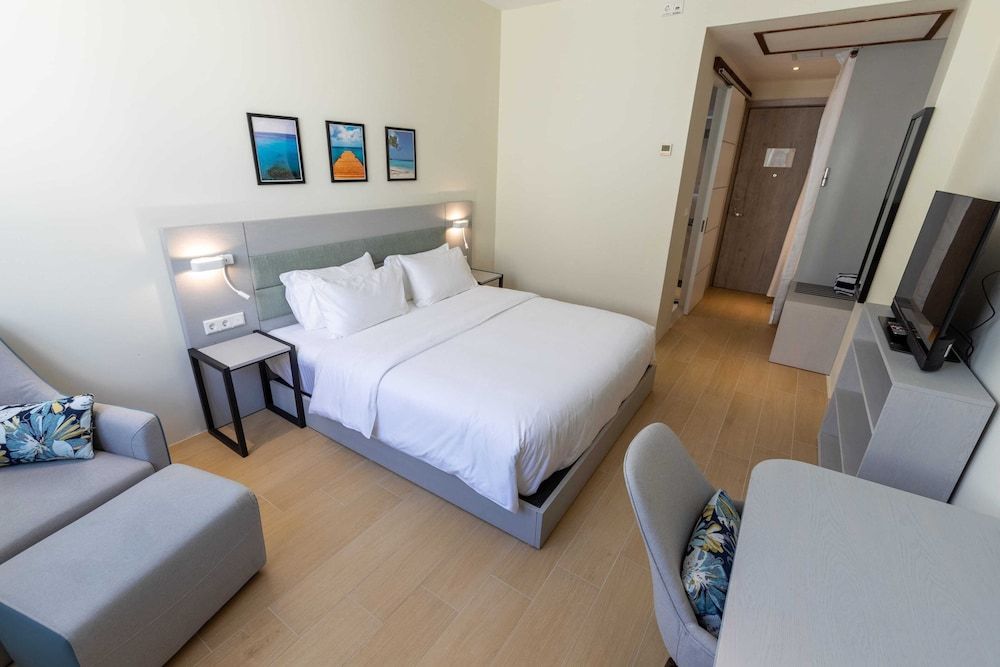 Elements Hotel & Shops Premier Room, 1 King Bed, Courtyard View