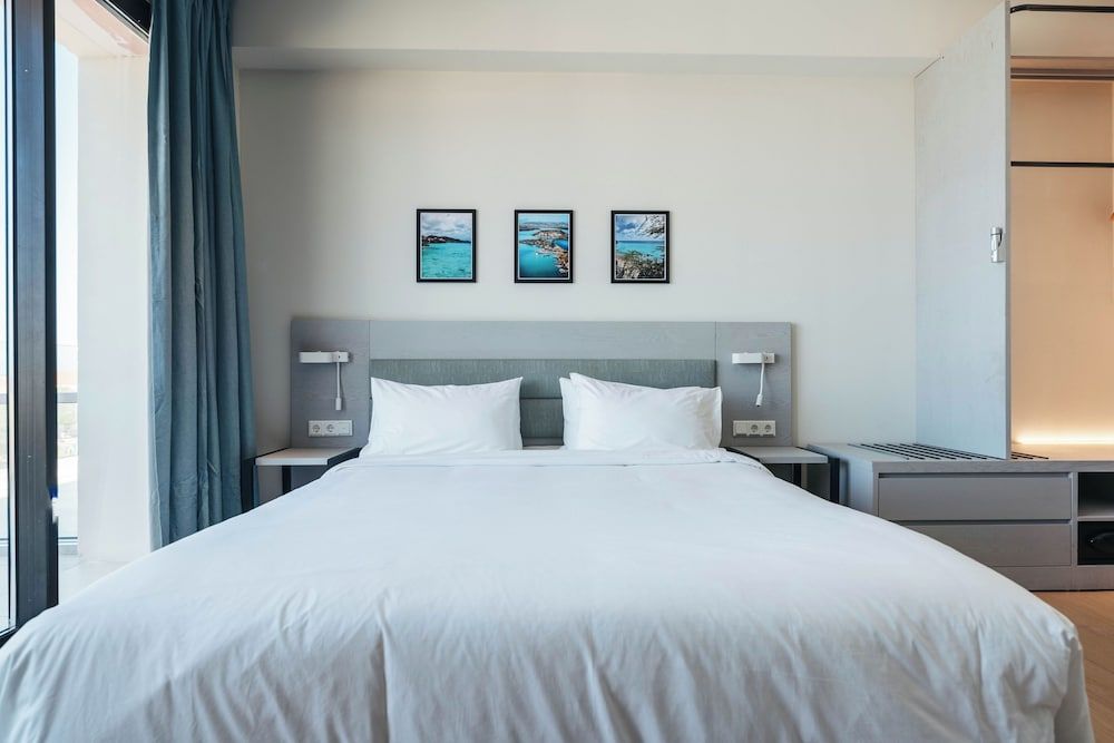 Elements Hotel & Shops Executive Studio Suite, 1 King Bed with Sofa bed, Balcony, Ocean View 3
