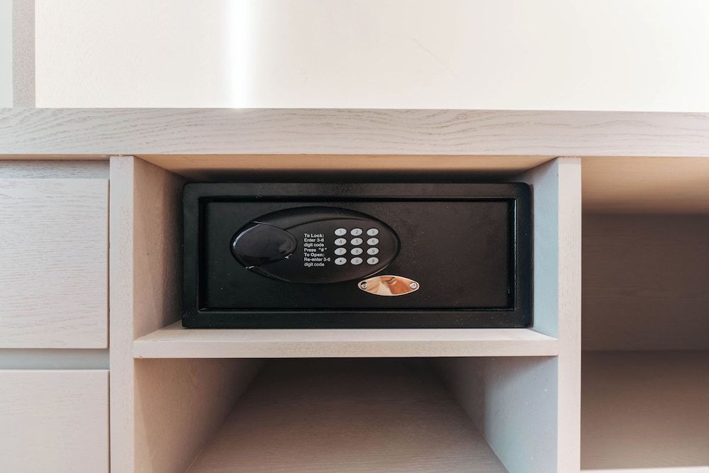 Elements Hotel & Shops Premier Room, 1 King Bed, Courtyard View 17