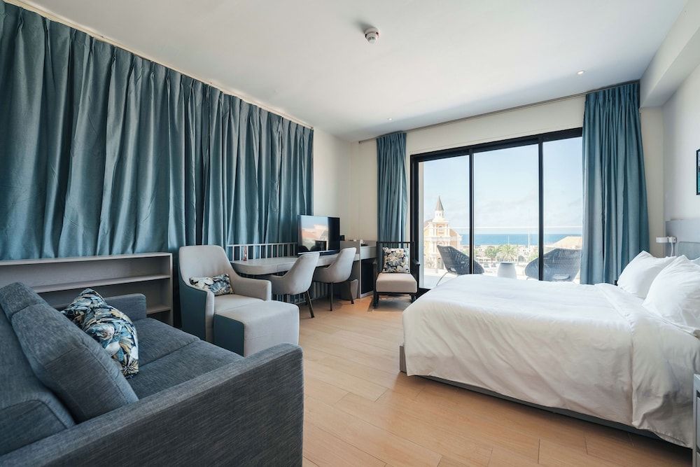 Elements Hotel & Shops Executive Studio Suite, 1 King Bed with Sofa bed, Balcony, Ocean View 5