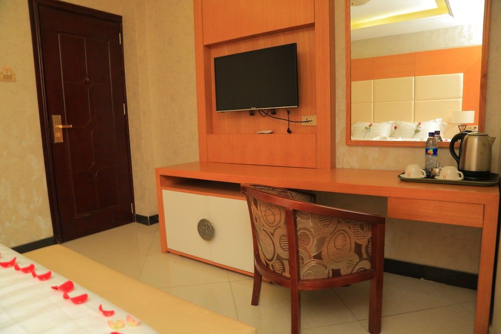 Haven Hotel Superior Double Room, Balcony, City View 3