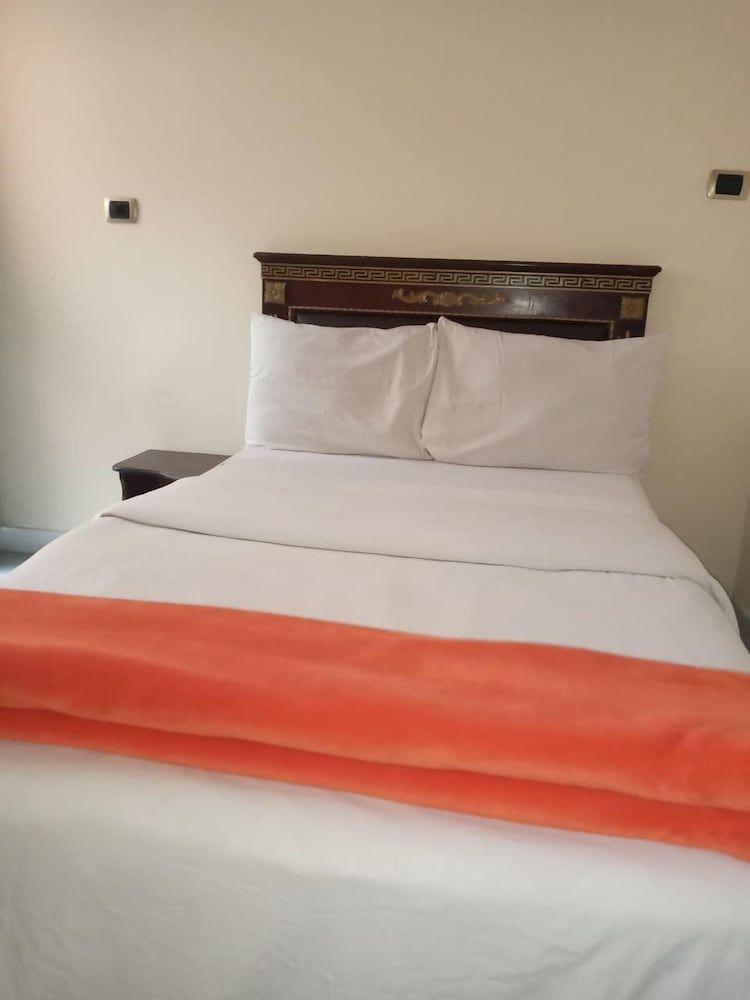 undefined Lucy Guest House B&B