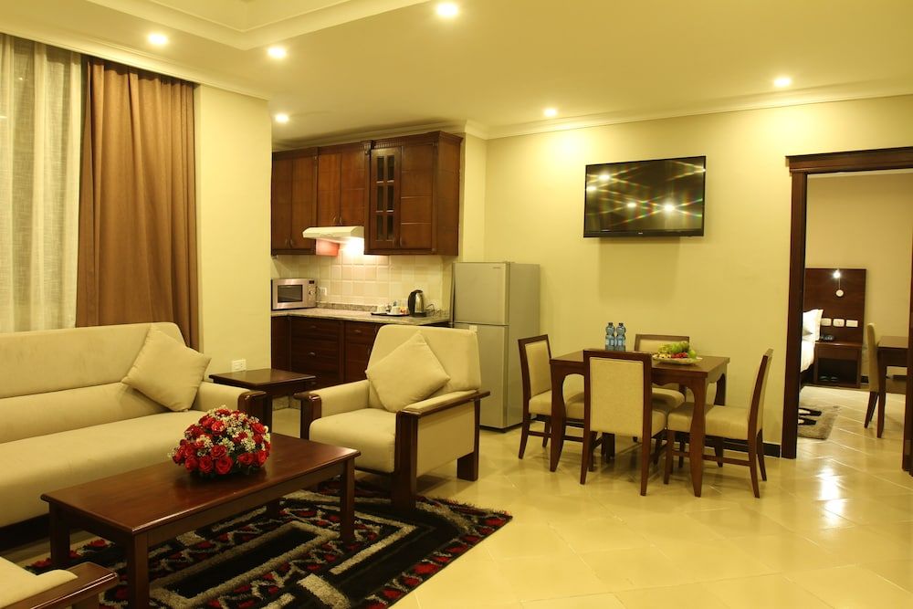 Geza Apartment Hotel Family Suite, Multiple Beds, Smoking, Kitchen 3