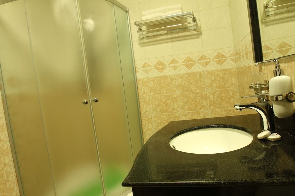 Geza Apartment Hotel Business Double Room Single Use, 1 Double Bed, Smoking, Refrigerator & Microwave 7