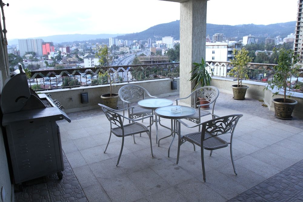 Geza Apartment Hotel Business Double Room Single Use, 1 Double Bed, Smoking, Refrigerator & Microwave 5