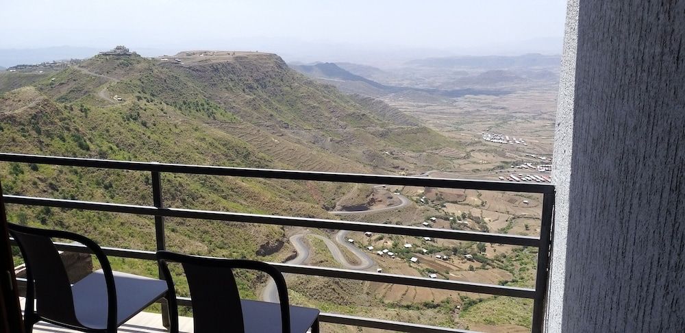 Halle Hotel Lalibela Triple Room with Balcony 2