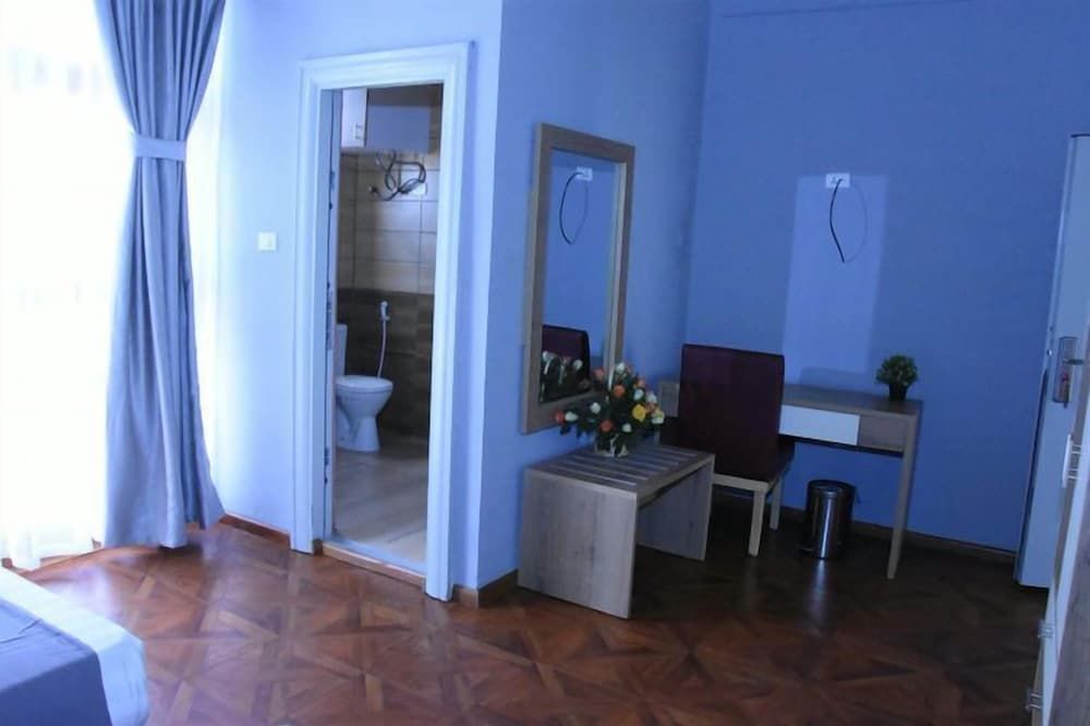 Inn of the Four Sisters Deluxe Room 3