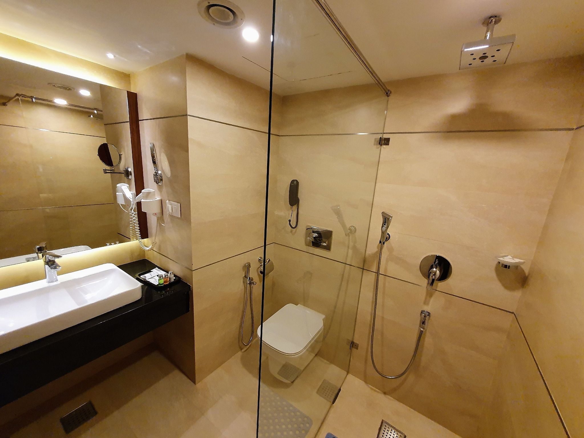 Hotel Residency Tower Executive Room 8