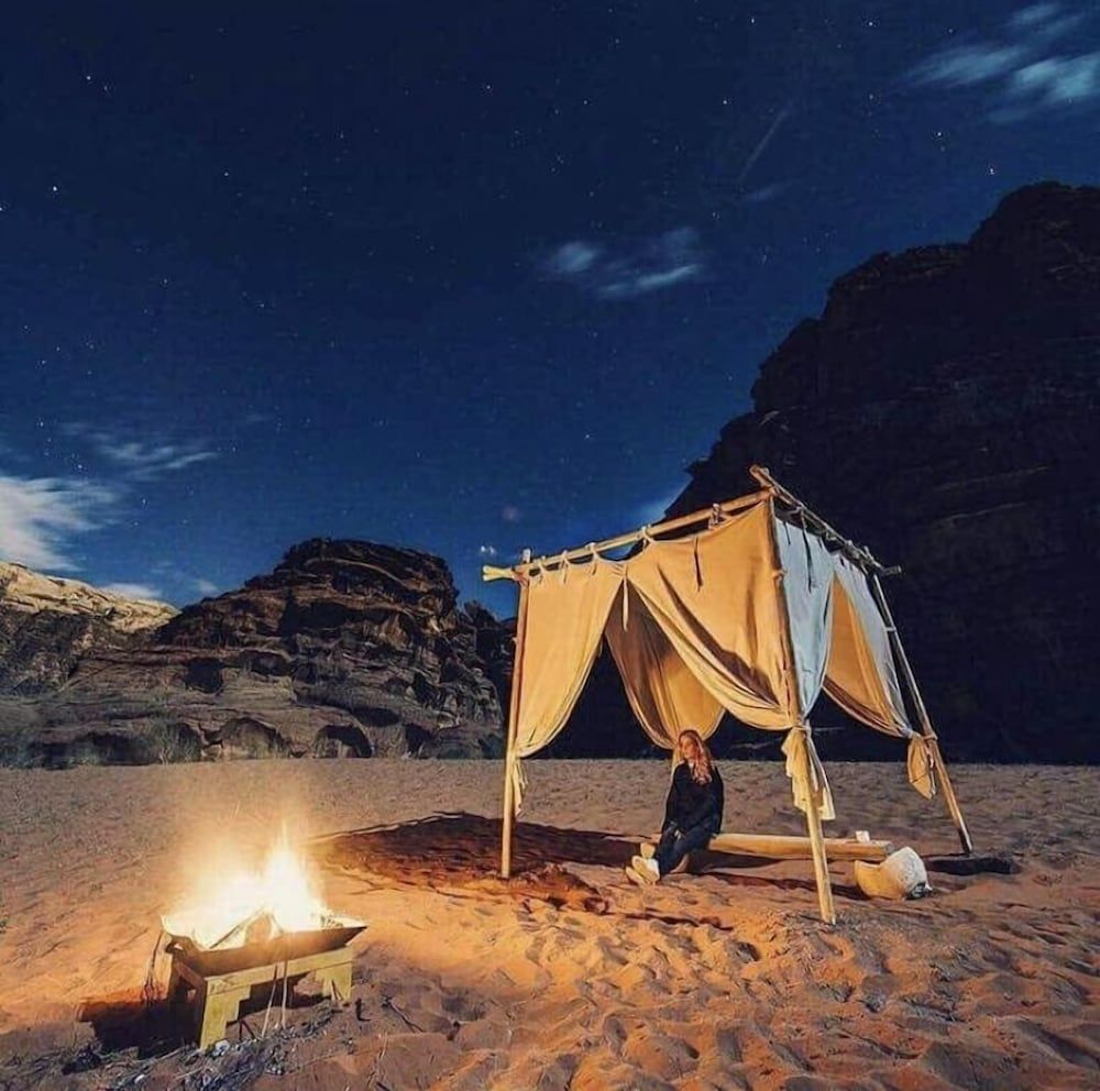 Wadirum Desert Start Traditional Tent, Mountain View, Mountainside