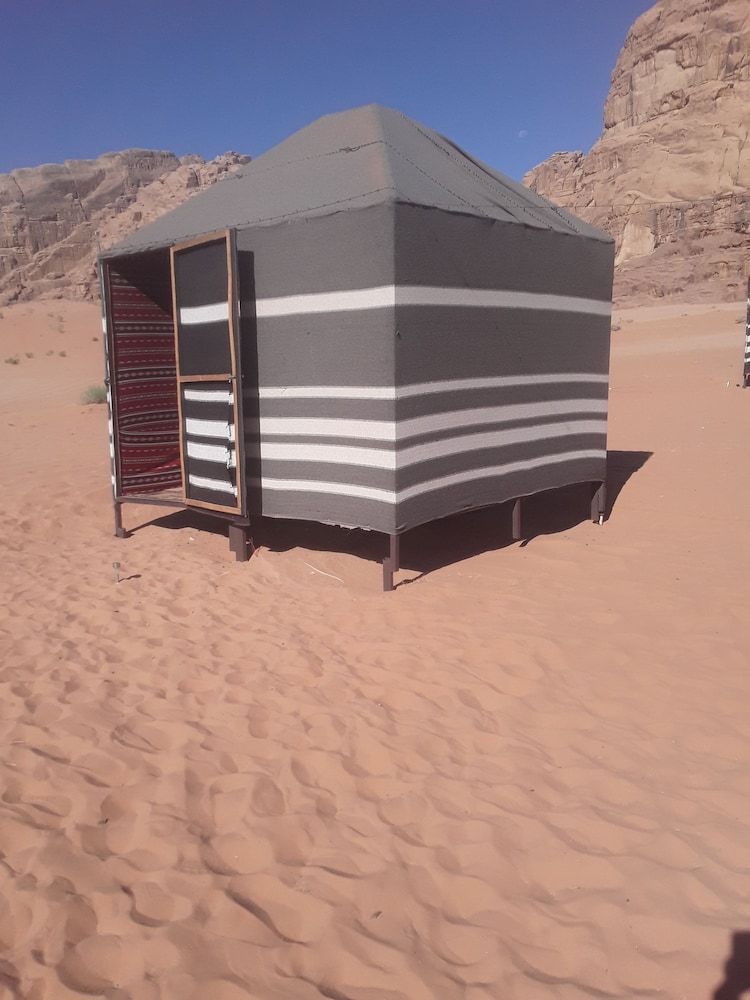 Mohammed Camp Basic Triple Room, 3 Twin Beds, Hill View 5