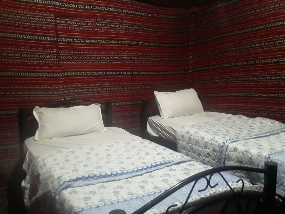 Mohammed Camp Basic Triple Room, 3 Twin Beds, Hill View 4