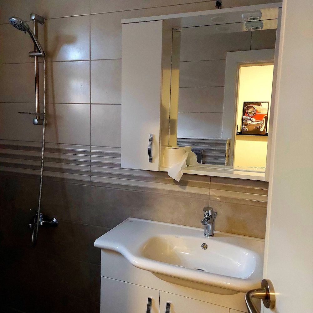 COCO Guesthouse Classic Twin Room 6