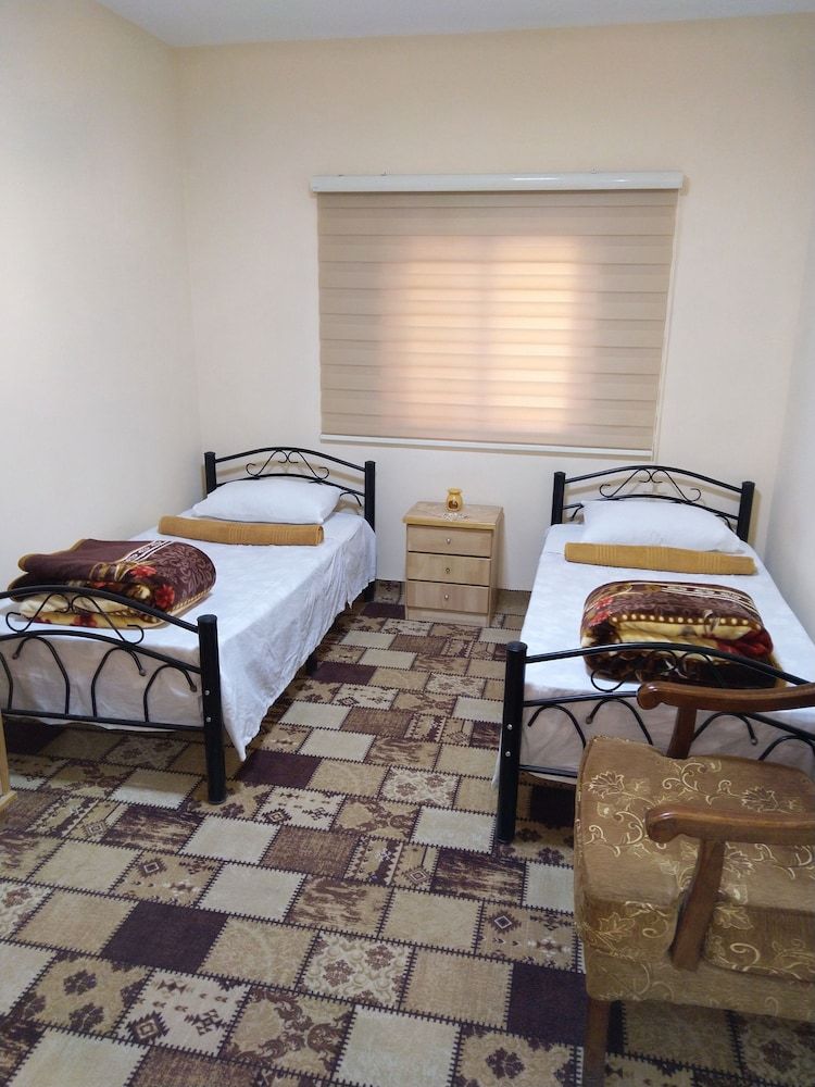 Majido Hostel Basic Triple Room, 3 Twin Beds 2