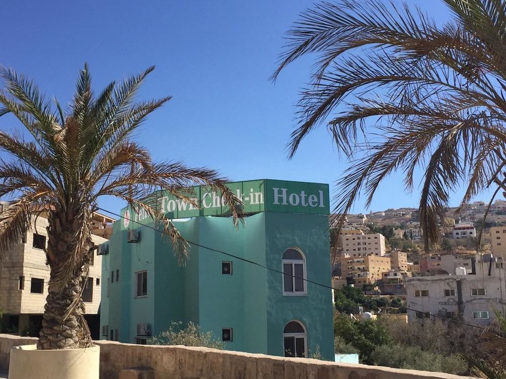 undefined Petra Town Check-In Hotel 4