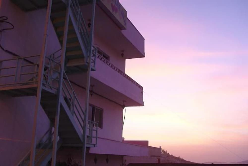 undefined Valentine Inn 8