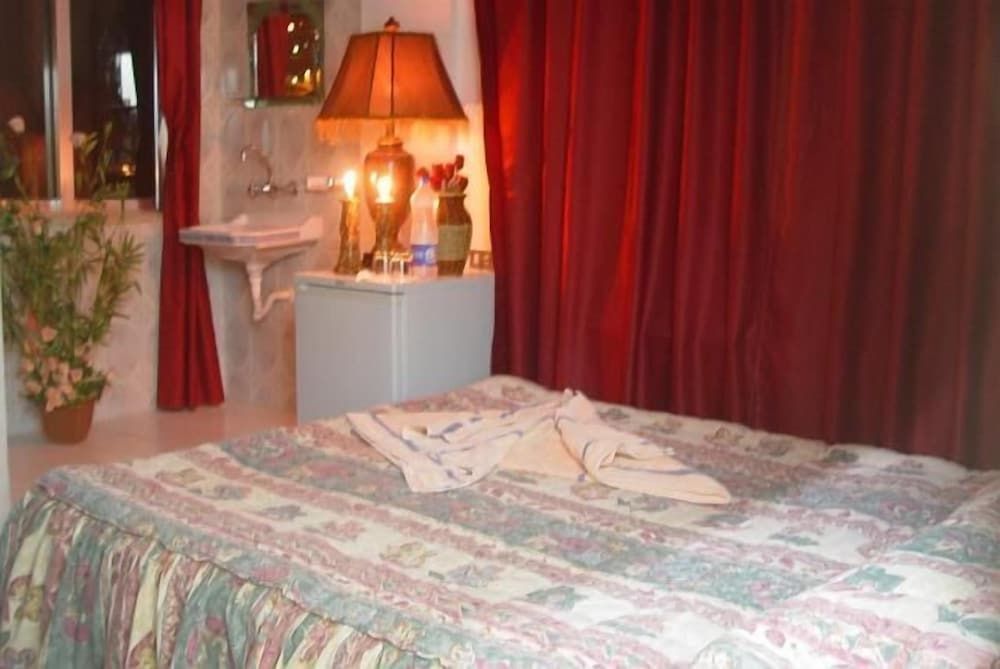 Valentine Inn Deluxe Double Room, Mountain View 3