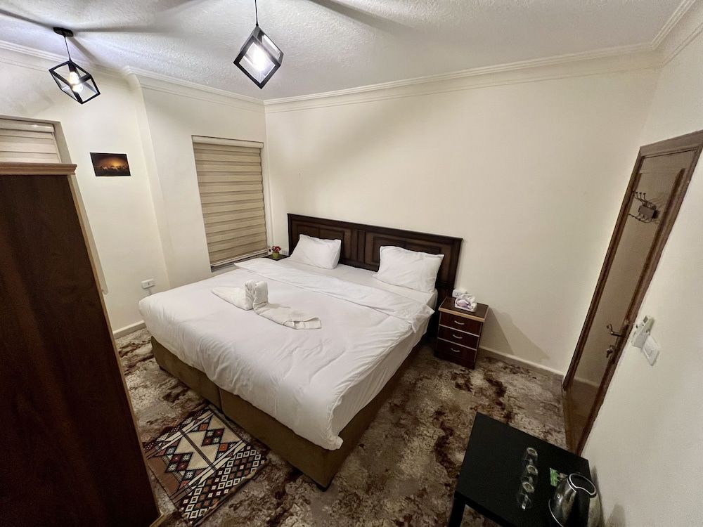 Raqeem Hostel Standard Double Room 4